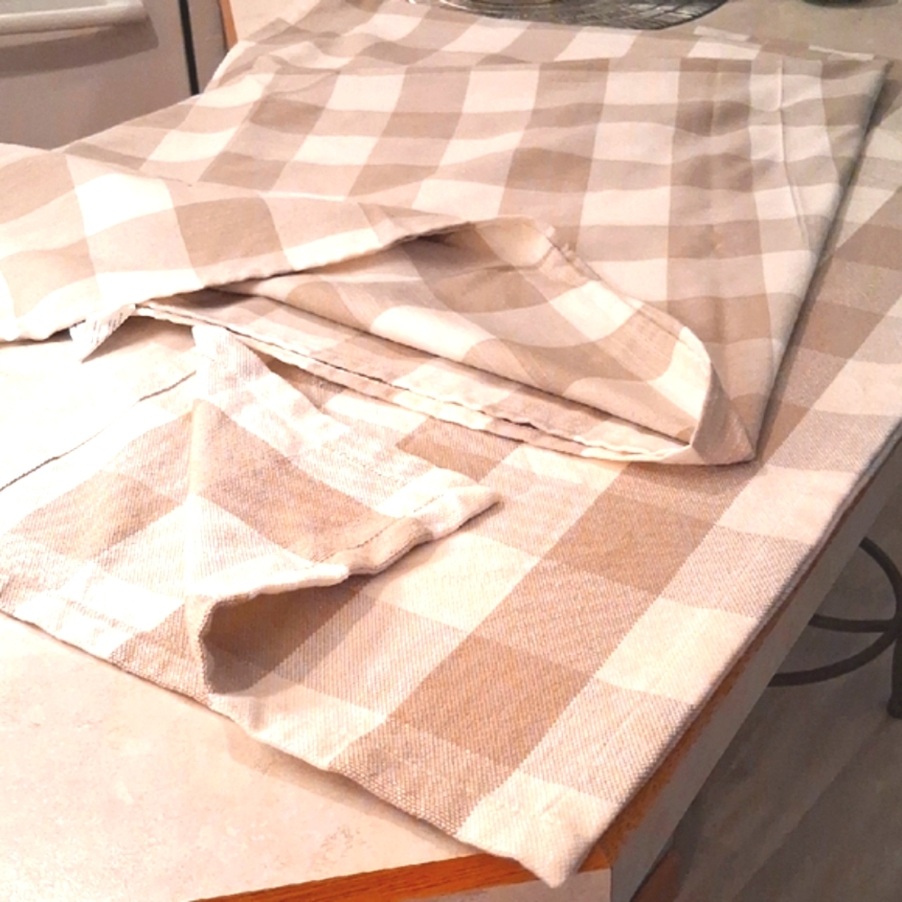 Table Runner Set - Picture 2 of 2